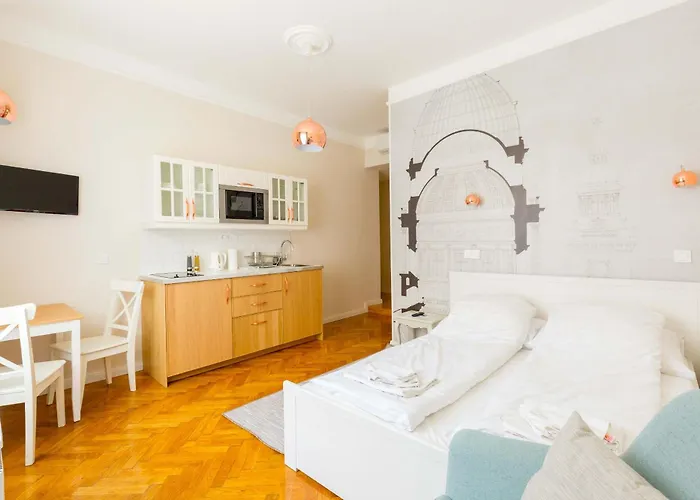 Cheerful In The Center Апартаменты *